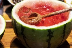 酒吧吃瓜网红,揭秘网红圈背后的故事