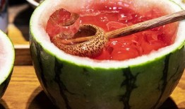 酒吧吃瓜网红,揭秘网红圈背后的故事