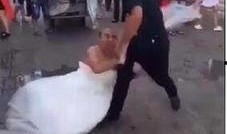 小伙爆料女友不洗脚视频,小伙视频爆料引发热议