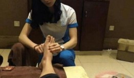 小伙爆料女友不洗脚视频,小伙视频爆料引发热议