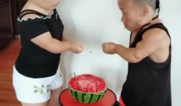 网红情侣被吃瓜,吃瓜群众热议背后的真相